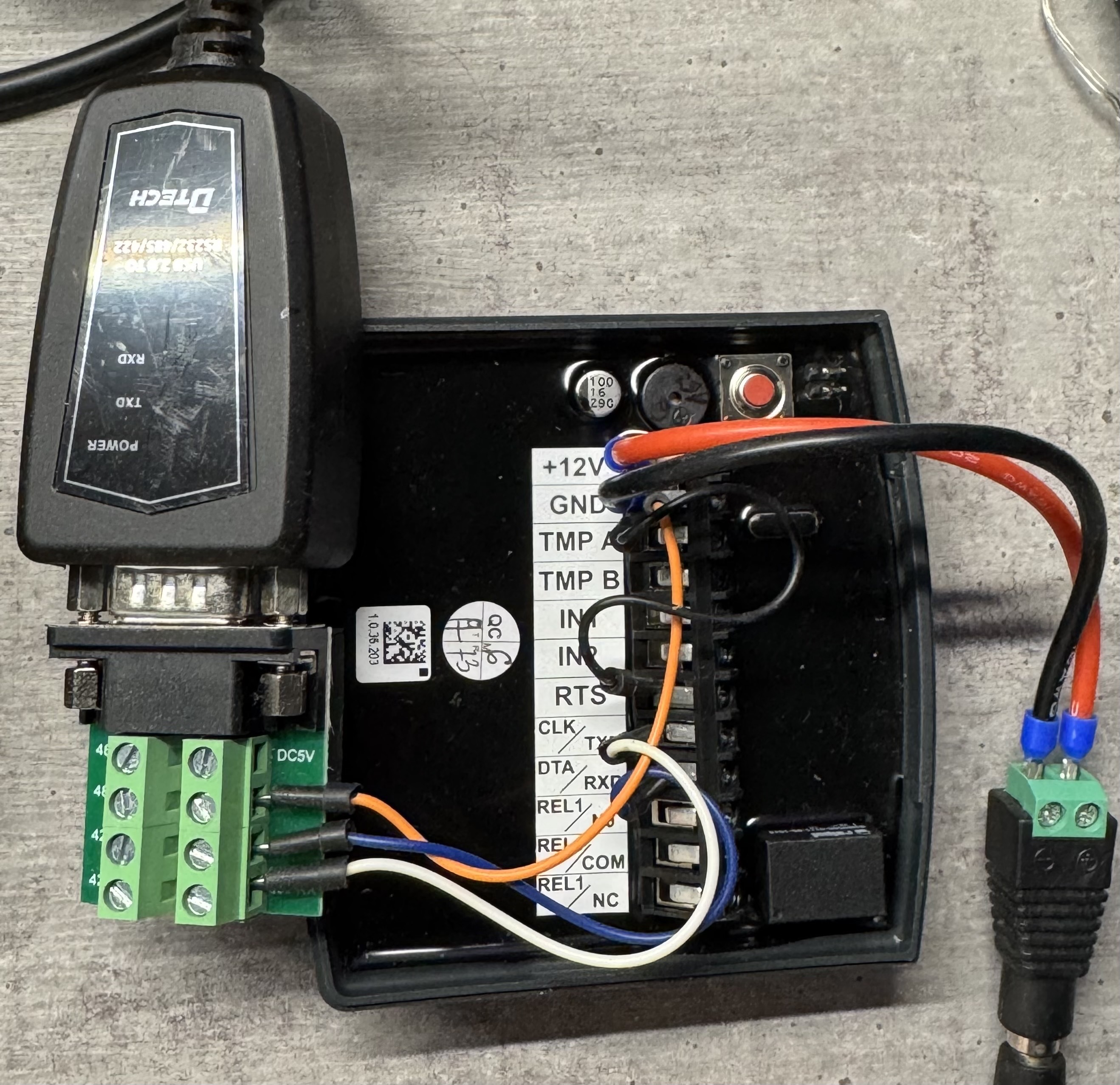 PRT66MF aangesloten met USB-naar-RS232-adapter
