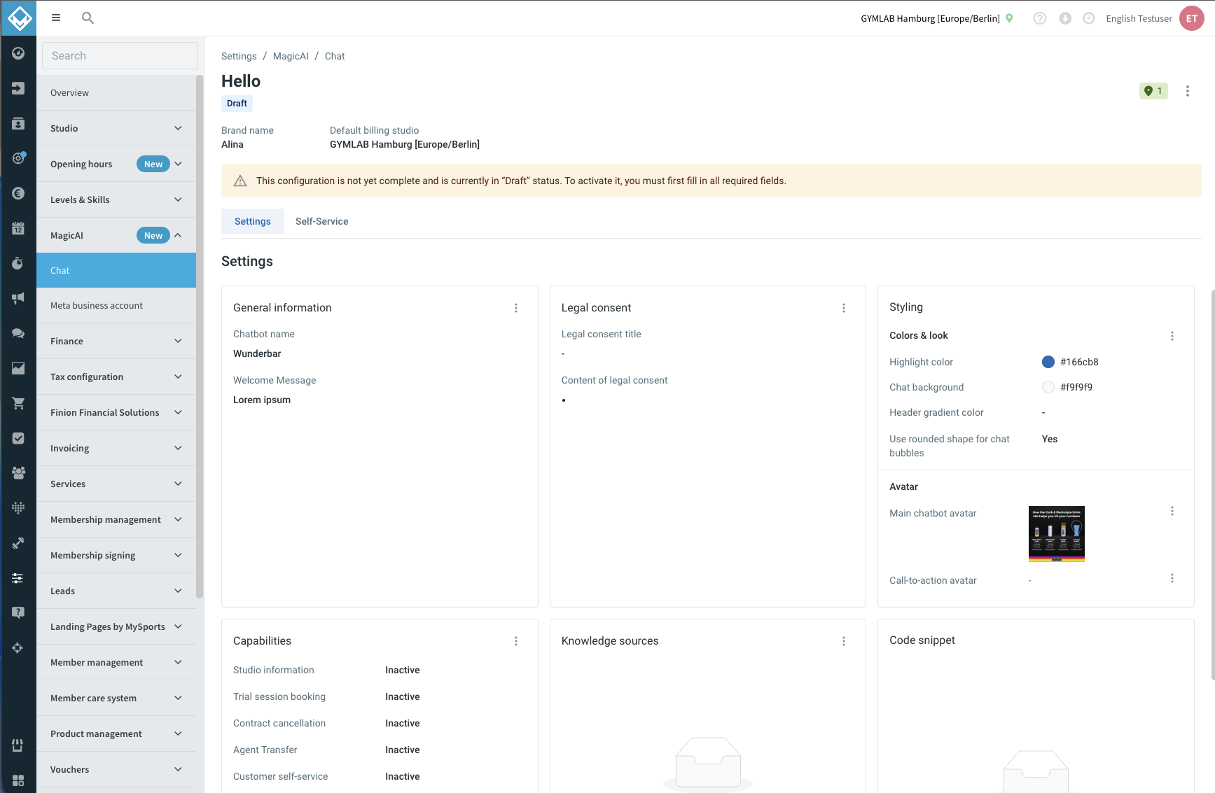 Page détaillée à l'état Brouillon avec la puce de statut Brouillon, la bannière d'alerte expliquant le brouillon, les onglets Paramètres et Self-service et les cartes Informations de base, Consentement légal, Apparence, Fonctionnalités, Sources de connaissances et Extrait de code.