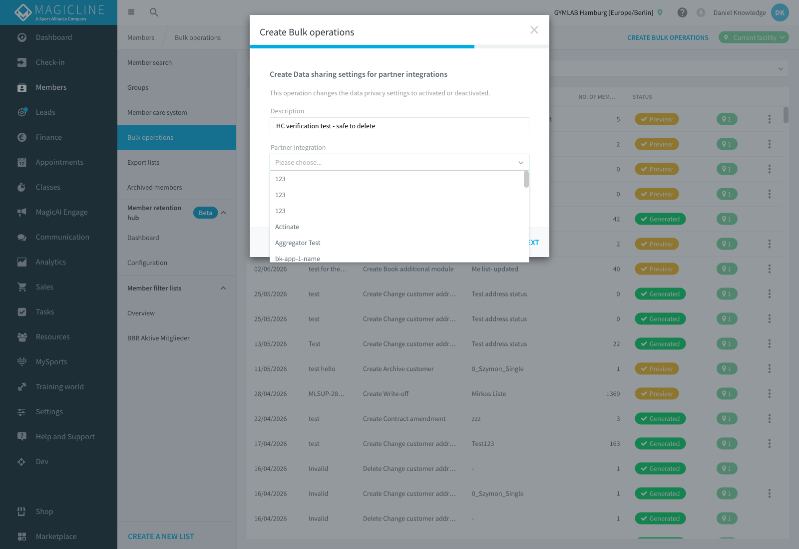 Desplegable Nombre del tercero abierto, mostrando la lista de integraciones de socios disponibles para elegir