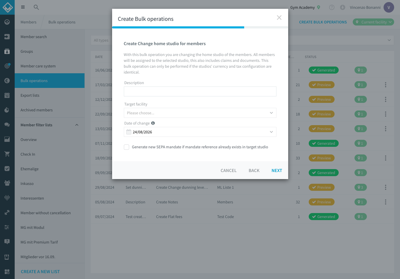 Cuadro de diálogo Create Change home studio for members con los campos Description, Target facility, Date of change y la casilla Generate new SEPA mandate if mandate reference already exists in target studio